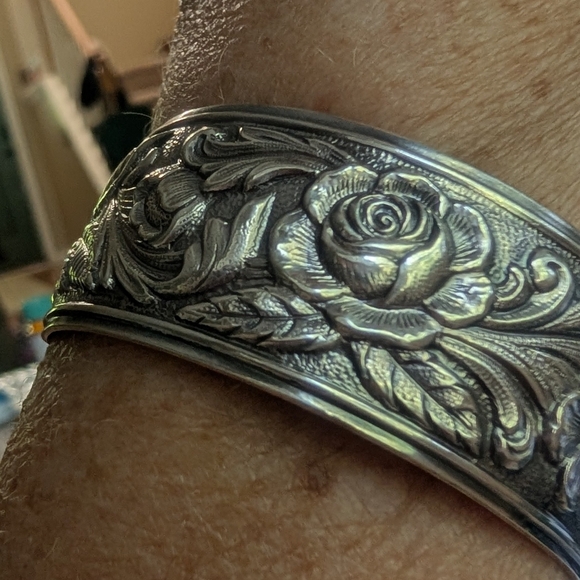 S.Kirk & Son Vintage Sterling Repousse Wide Cuff Bracelet Rose Floral Romantic - Picture 3 of 7